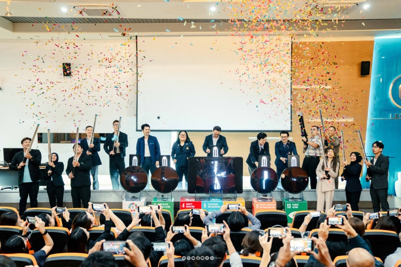 20251003050455-496a83c6-me