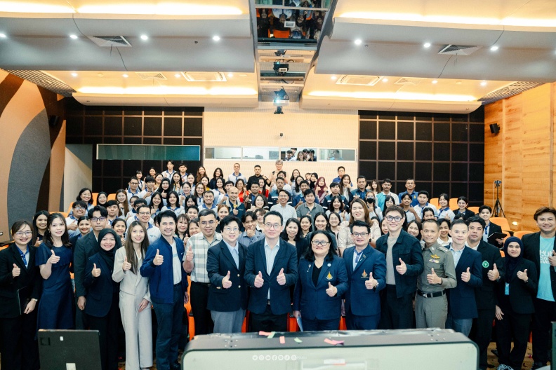 20251003050459-fadf601d-me